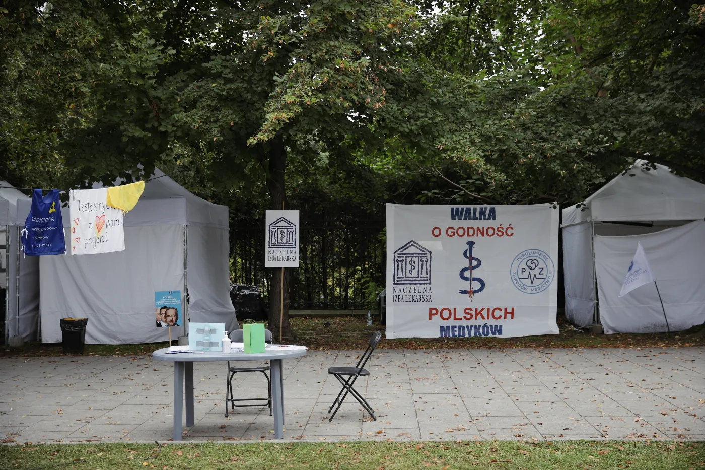 Ratownicy w białym miasteczku 2.0: Nie zgadzamy się na porozumienie zawarte w Ministerstwie Zdrowia