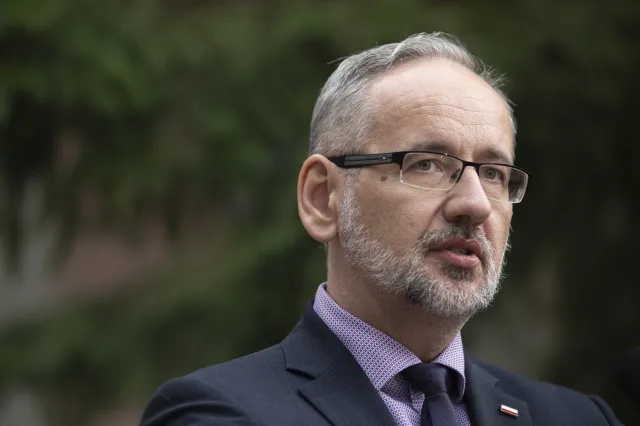 Niedzielski: Mniej upomnień, więcej mandatów za brak maseczek