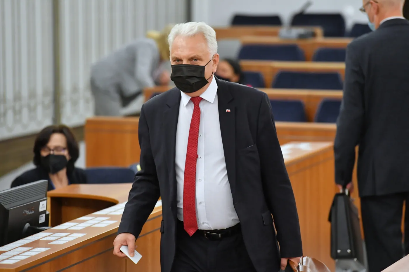 Kraska: Pandemia osiągnęła pewną stabilizację. 13 250 nowych zakażeń COVID-19