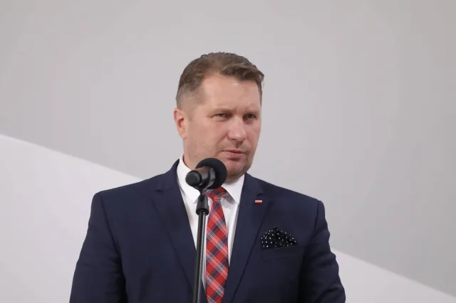 Czarnek: Rząd chce utrzymać naukę stacjonarną