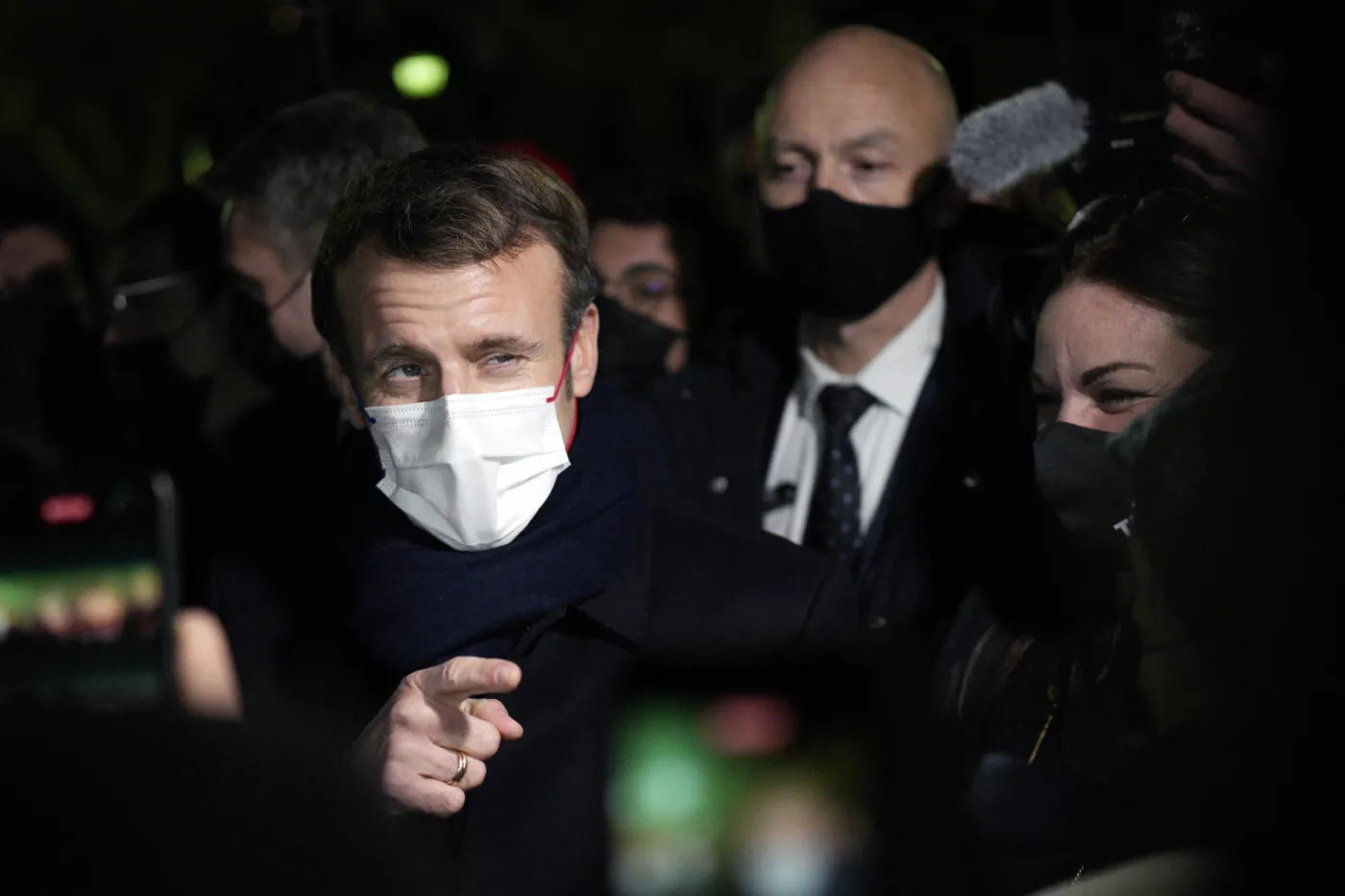 Macron walczy o zaszczepionych