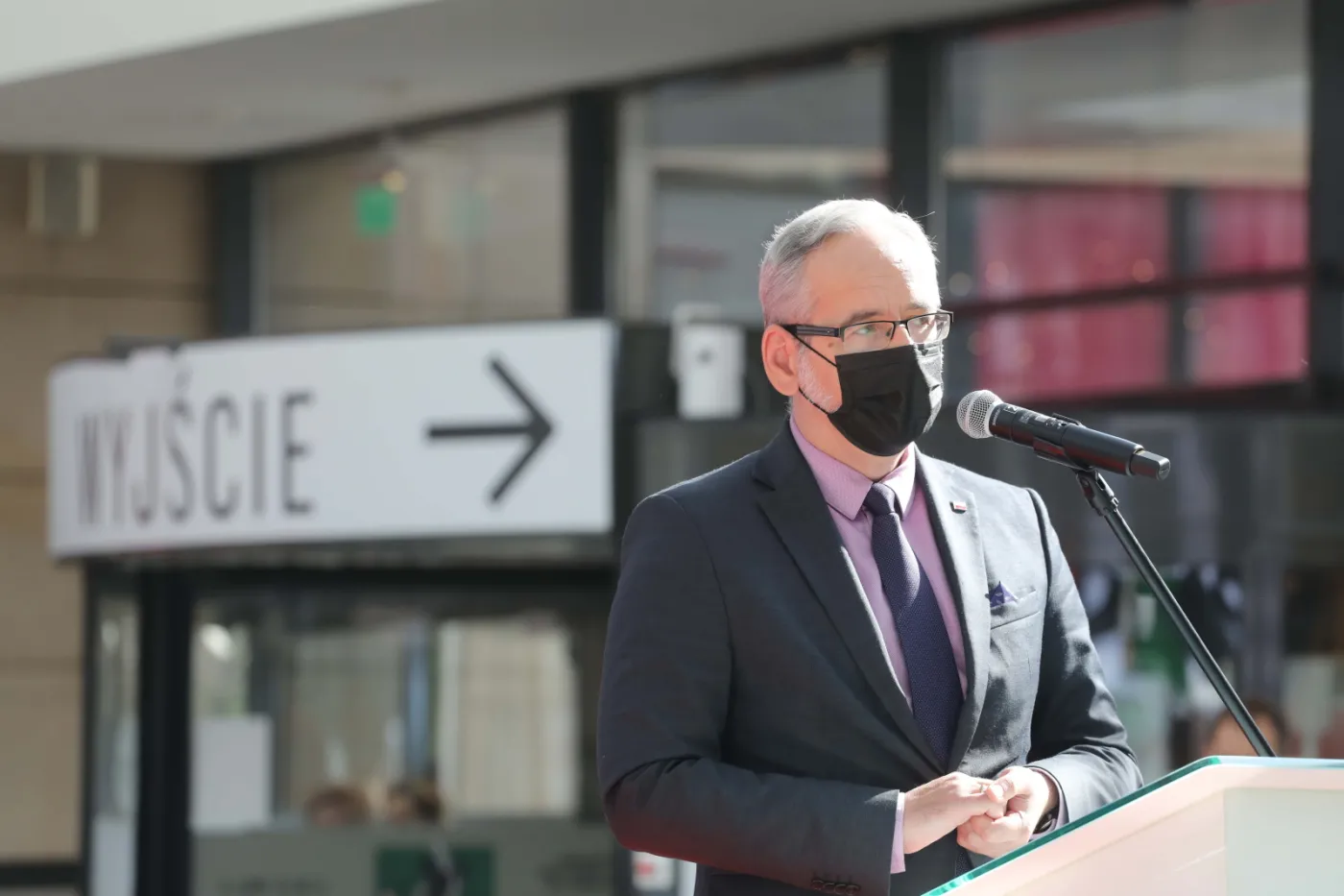 Niedzielski: Jeśli zostaną wprowadzone obostrzenia, osoby zaszczepione nie zostaną nimi objęte