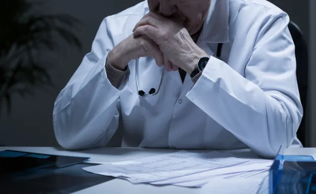 Prof. Sławek: Musimy iść na kompromis i zdecydować, komu skrócić listę badań diagnostycznych. Na SOR czekają kolejni [WYWIAD]