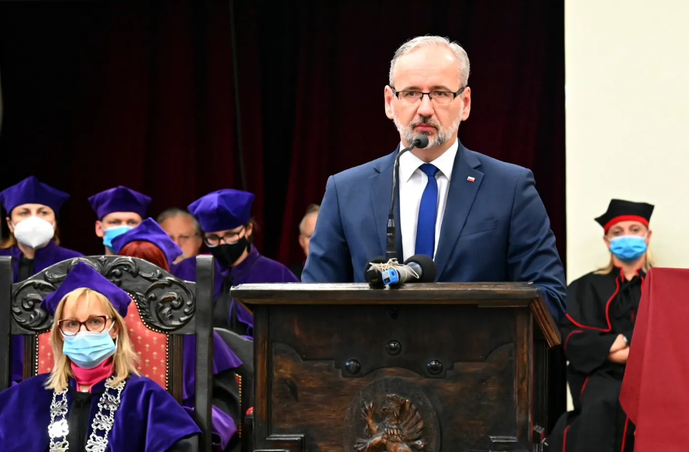 Co z cmentarzami 1 listopada? "W tym roku nie przewidujemy podejmowania z dnia na dzień"