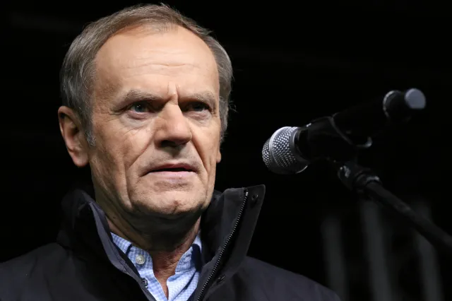 Tusk skomentował decyzję Sejmu ws. cen gazu: Nie będzie ciepłej wody w kranie