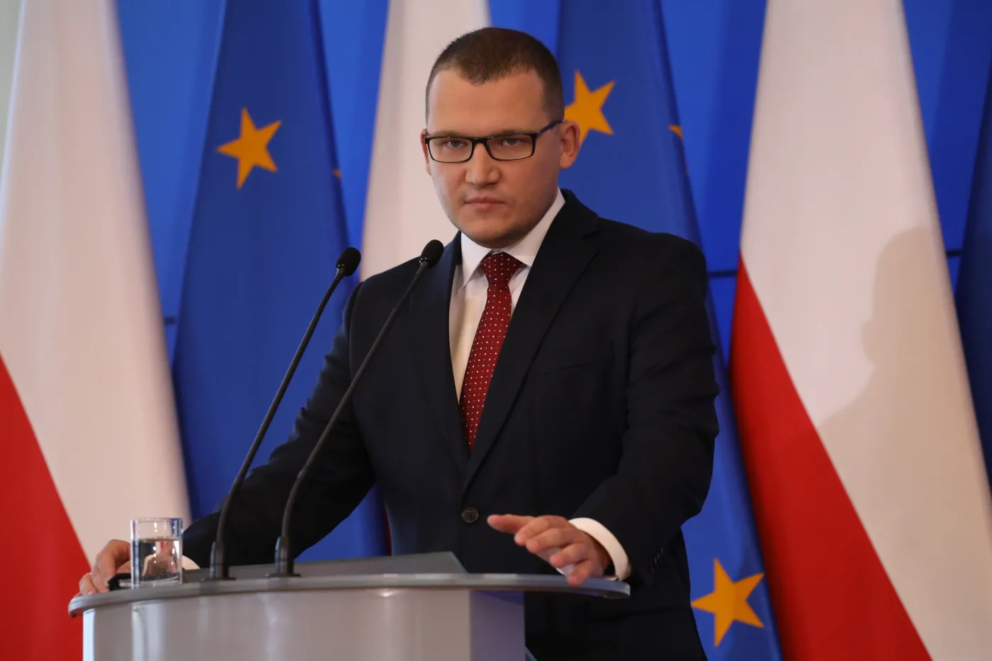 Szefernaker: Niemieckie MSW poprosiło nas o wstrzymanie specjalnych pociągów
