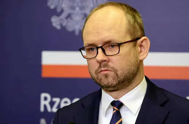 Przydacz: Jest wniosek do KE o objęcie sankcjami Rosjan powiązanych z Kremlem prowadzących biznes w Polsce