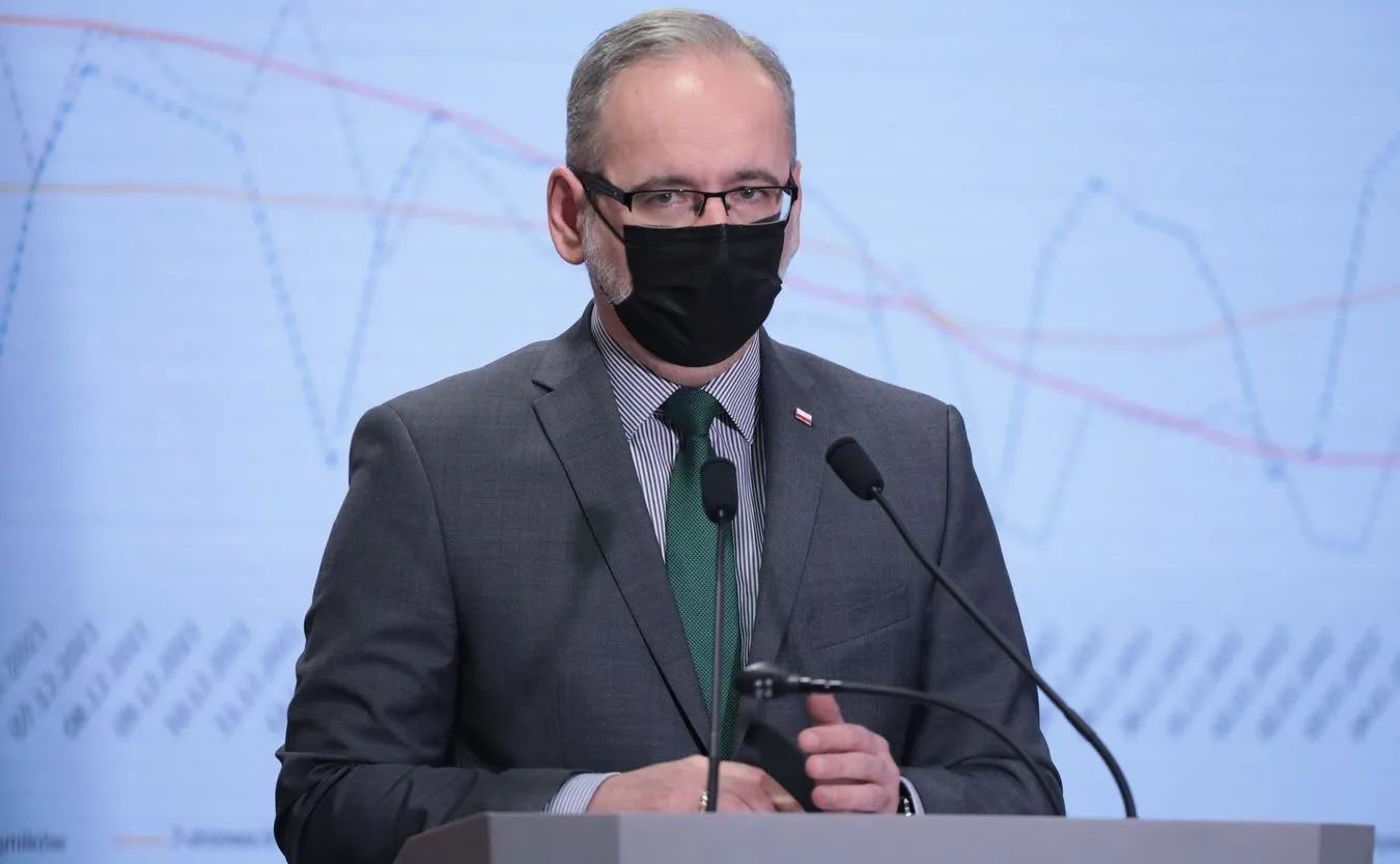 Niedzielski: Coraz mniej hospitalizacji z COVID-19, ograniczamy liczbę łóżek w szpitalach