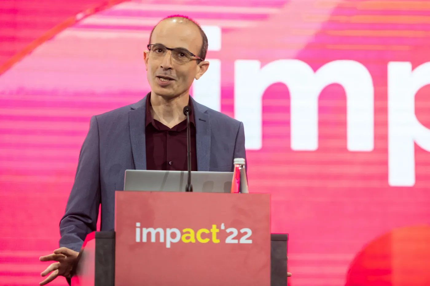 Harari: Oblaliśmy test. Naukowcy dają narzędzia, lecz to politycy muszą odpowiednio je wykorzystać [WYWIAD]