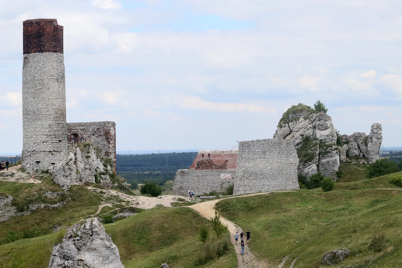1-zamek-olsztyn-37379102.jpg