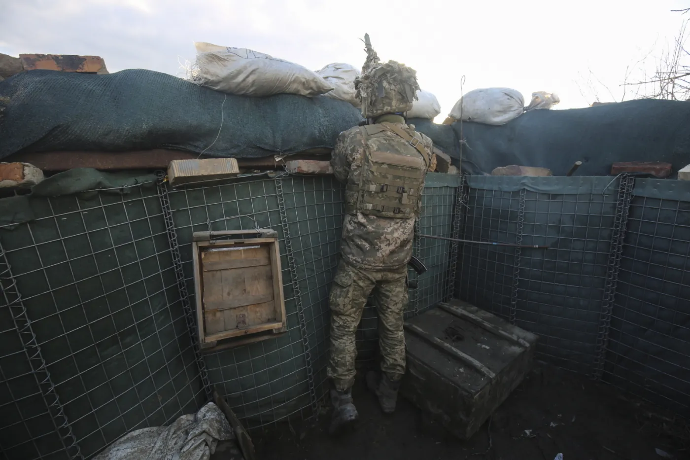 Ukraina: Rekomendacja wprowadzenia stanu nadzwyczajnego, pobór do wojska i rozszerzenie dostępu do broni