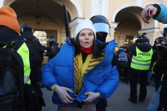 Misja pokojowa w pancernej osłonie. O co walczy Rosja?