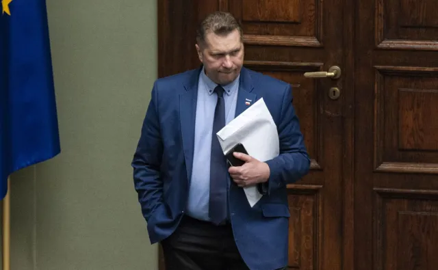 Minister edukacji zachęca, aby w wakacje jeść mniej i taniej? Czarnek: Mówiłem o sobie, to manipulacja