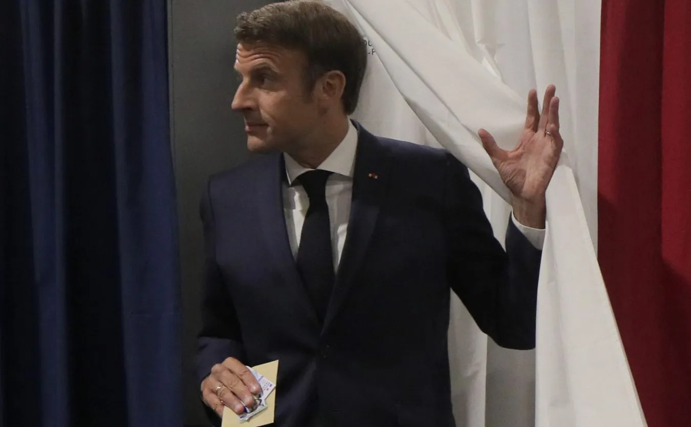 Macron traci większość. Nie pomogły nawet wizyta w Kijowie i rozmowy z Putinem