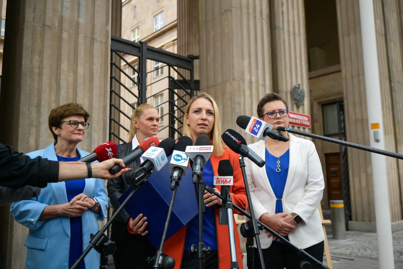 Podręcznik do HiT prof. Roszkowskiego "przepychany", a pozostałe "blokowane"? Wyniki kontroli poselskiej w MEiN