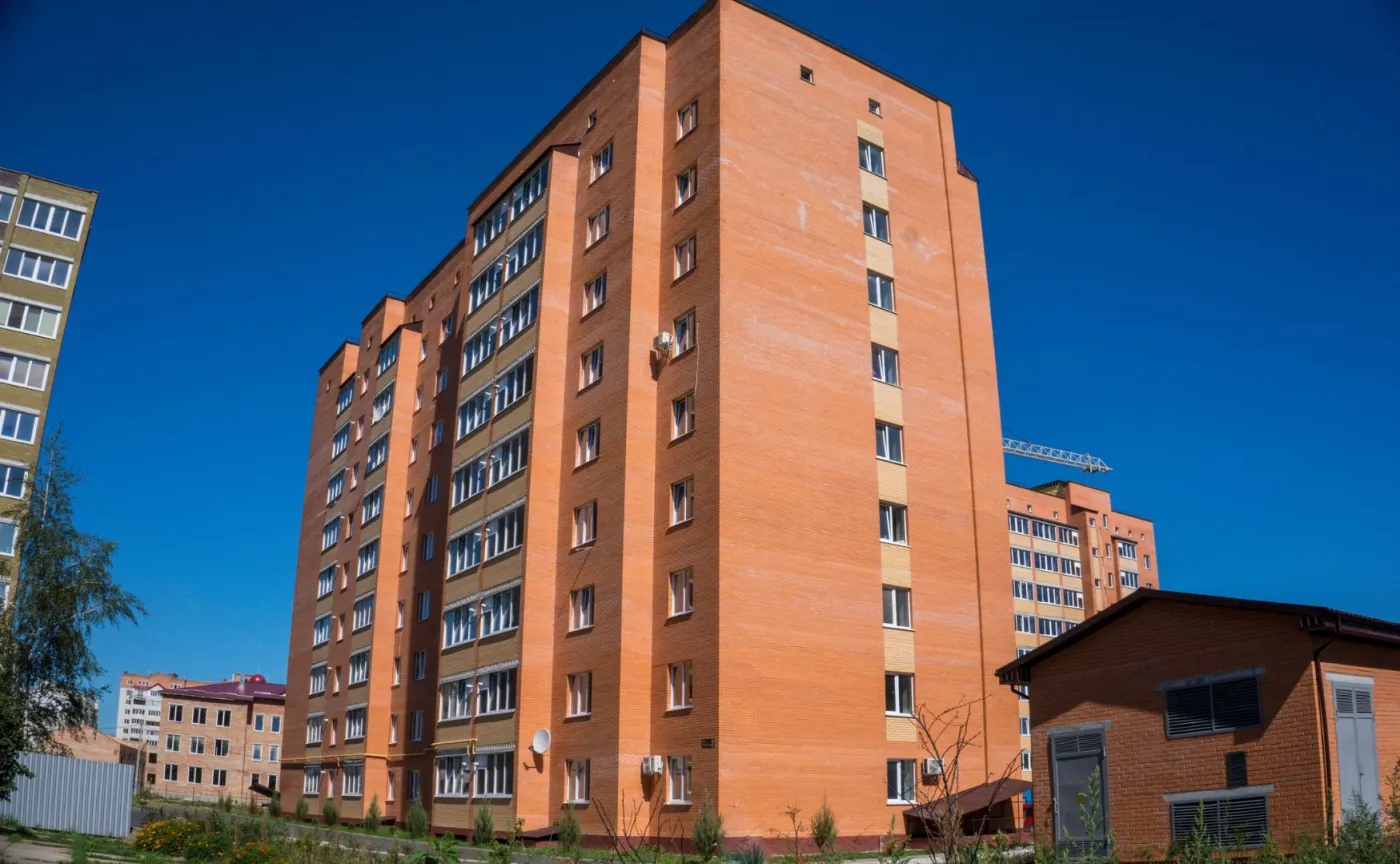 Szykują bat na niesfornych lokatorów. Jak nie otworzysz, to wejdą siłowo. Dodatkowo zapłacisz grzywnę