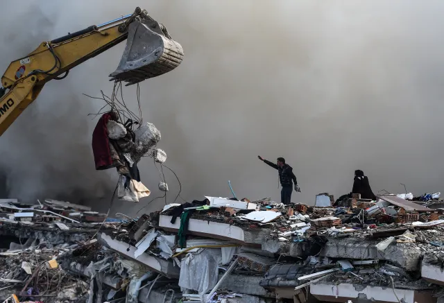 Liczba ofiar śmiertelnych trzęsienia ziemi w Turcji i Syrii wynosi ponad 28 tys.