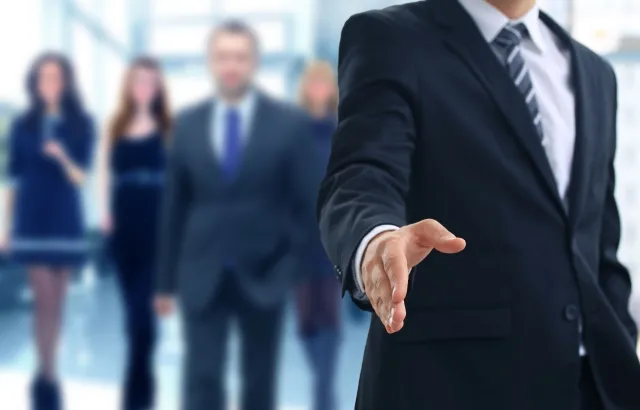 Etat czy własny biznes. Co się bardziej opłaca [PORADNIK]