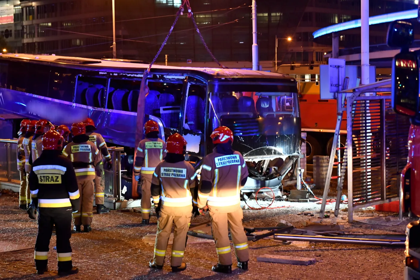 Autokar wjechał do wejścia do przejścia podziemnego we Wrocławiu