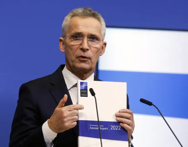 NATO wydaje więcej, ale tak naprawdę mniej