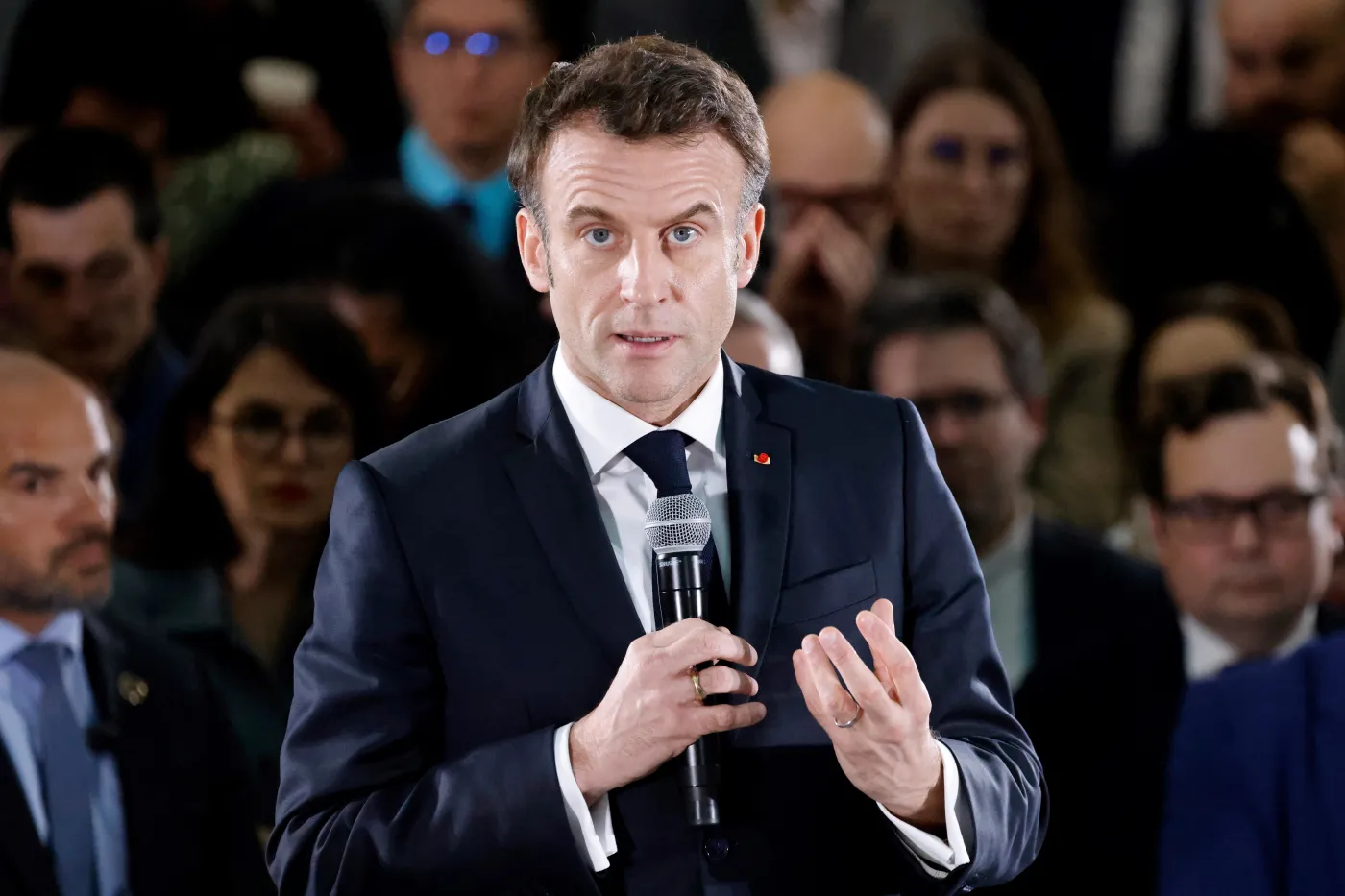 Media we Francji o wystąpieniu prezydenta Macrona: „nieelastyczny”, „dolewający oliwy do ognia”