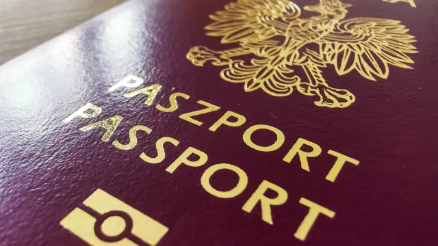 Senat przywraca rodziców we wniosku o paszport
