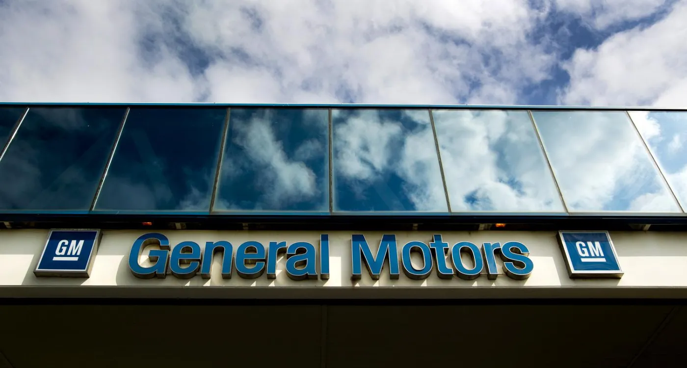 Logo General Motors. 