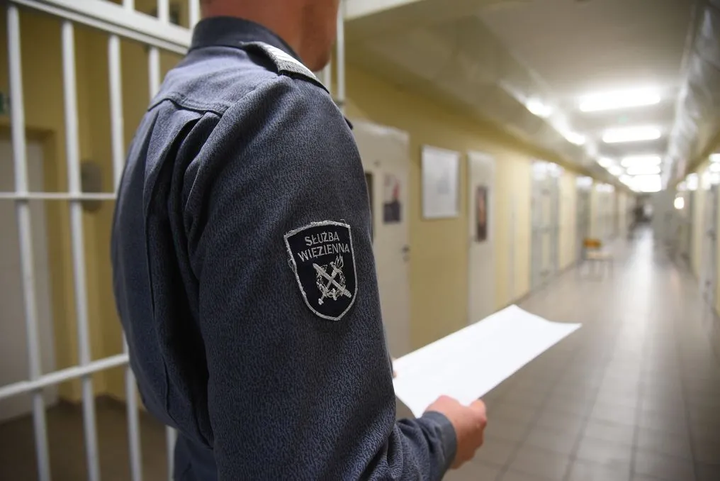100 milionów więcej dla Służby Więziennej oraz podwyżki dla funkcjonariuszy i pracowników