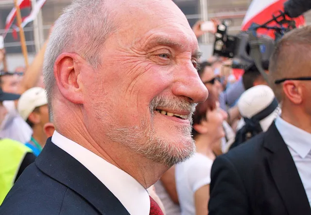 "Wpływy rosyjskie". Macierewicz przestrzega Dudę przed Tuskiem