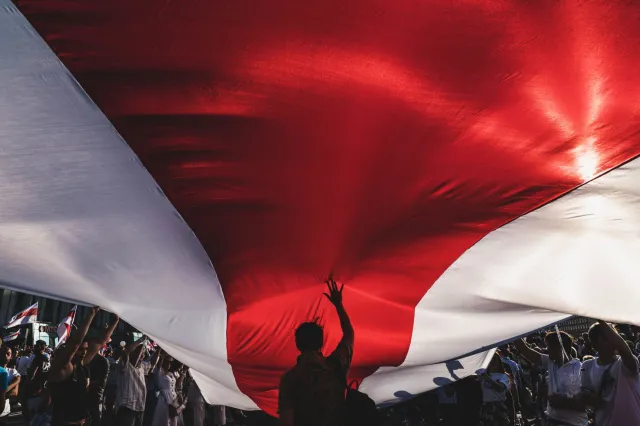 Represje na Białorusi. Dziennikarze Biełsatu skazani za „drobne chuligaństwo”, surowy wyrok za „budowanie barykad”