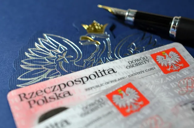 Nieaktualny dowód osobisty: Jak wyrobić nowy? Co grozi za posiadanie nieważnego dokumentu?