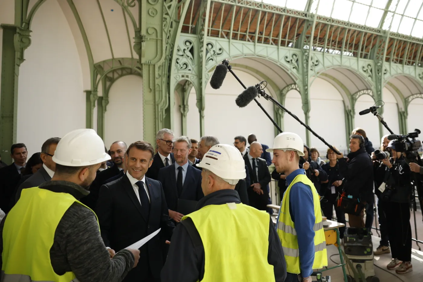 Co z zagrożeniem terrorystycznym oraz sportowcami z Rosji i Białorusi? Macron o ceremonii otwarcia igrzysk olimpijskich w Paryżu