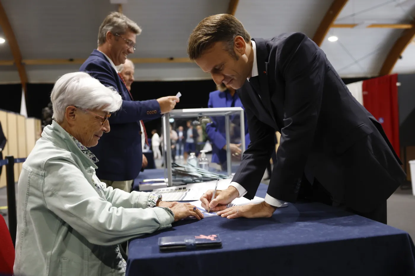 Ekspert o wynikach wyborów we Francji: Macron zmienił dynamikę na scenie politycznej