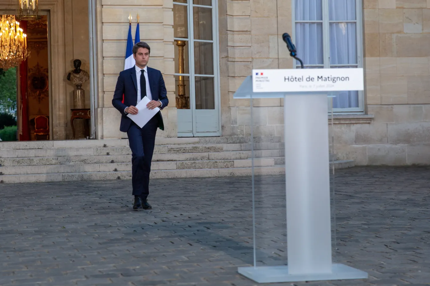 Francuski premier Attal złożył dymisję na ręce prezydenta. Macron odpowiedział