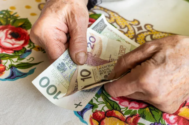 Zmiany w wypłatach emerytur w listopadzie. Te osoby dostaną pieniądze szybciej. Jeszcze w tym tygodniu
