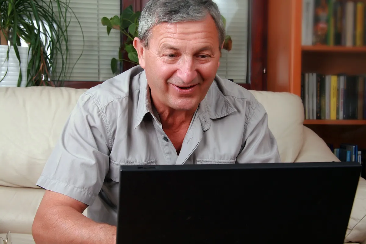 Zamiast niskiej renty wyższa emerytura. Kluczowa jest data 1 października 2017 r. oraz wiek 60 lat dla kobiet i 65 lat dla mężczyzn