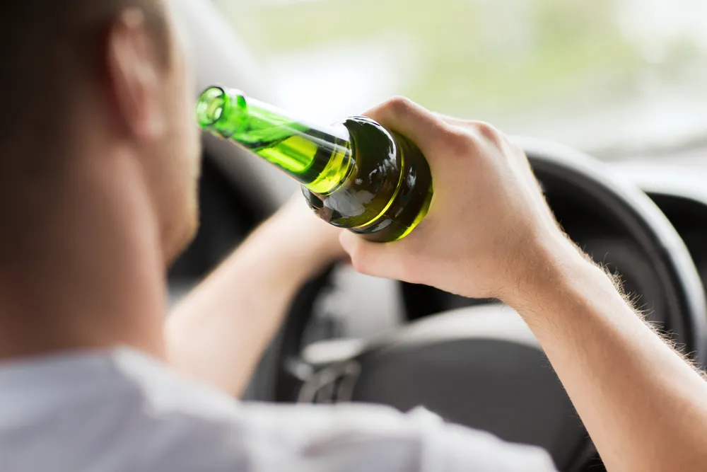 Parking droższy niż auto. Kontrowersyjna konfiskata aut pijanych kierowców