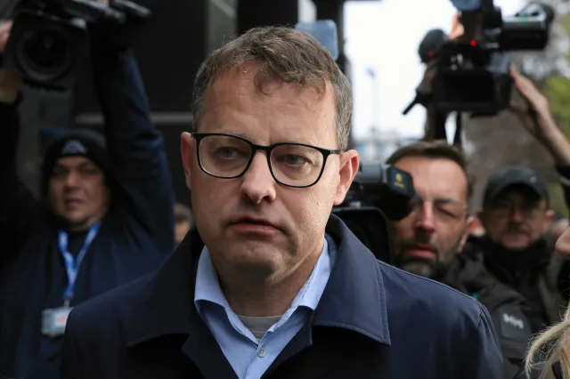Sprawa Romanowskiego. Konstytucjonalista: poseł przebywający za granicą zachowuje część uprawnień