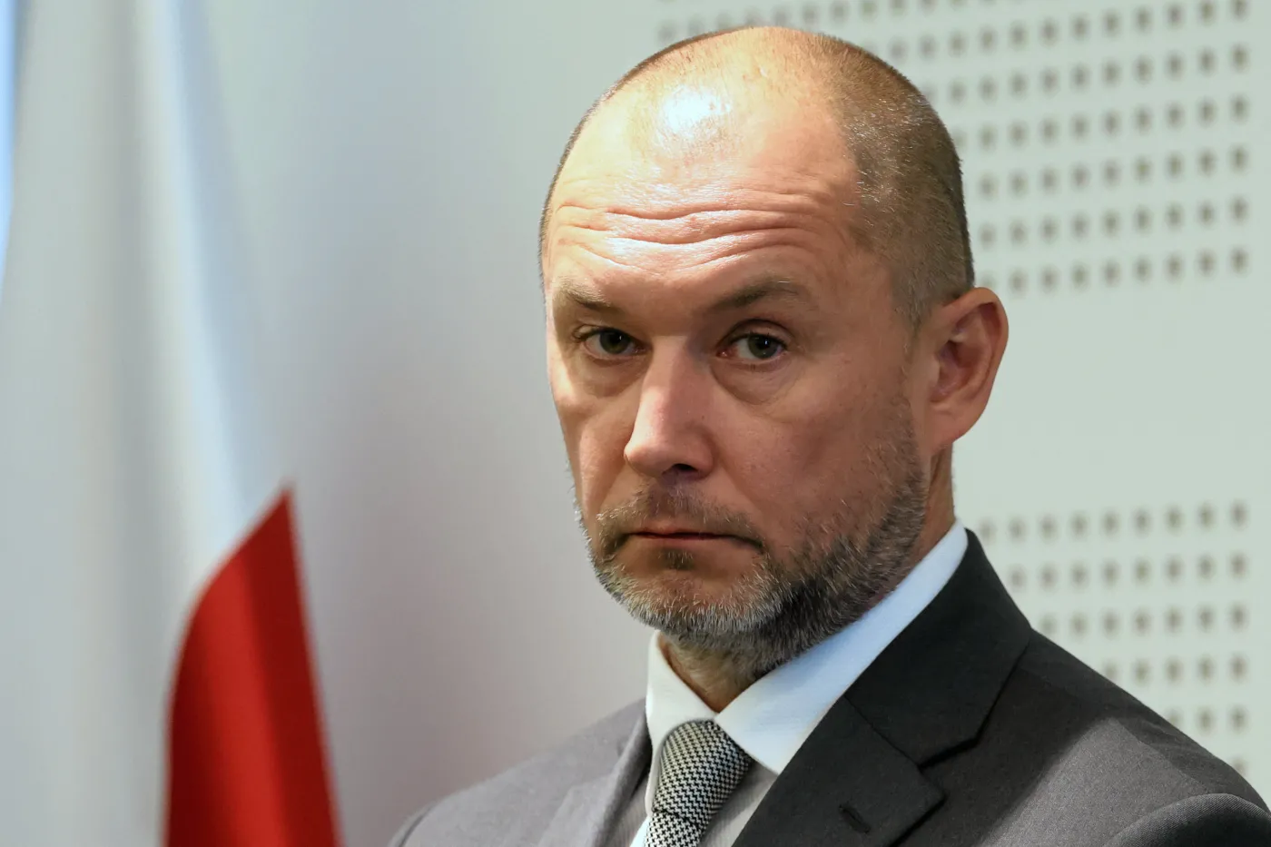 Sędzia miał wjechać pijany w drzewo. Tak mówią świadkowie. Adwokat zaprzecza
