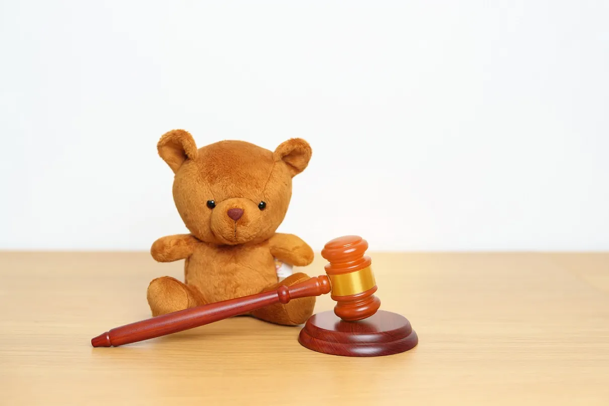 Sądy rodzinne czy redystrybucyjne? Po co niektórzy rodzice walczą o opiekę nad dzieckiem