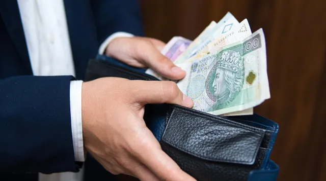 Rośnie minimalne wynagrodzenie w ochronie zdrowia. Szpitale będą się dalej zadłużać