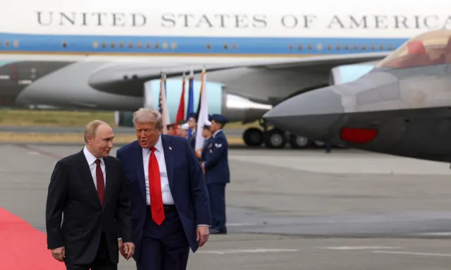 Szczyt Trump–Putin pełen wzajemnych pochwał. Żadnych deklaracji o zawieszeniu broni czy porozumieniu z Ukrainą