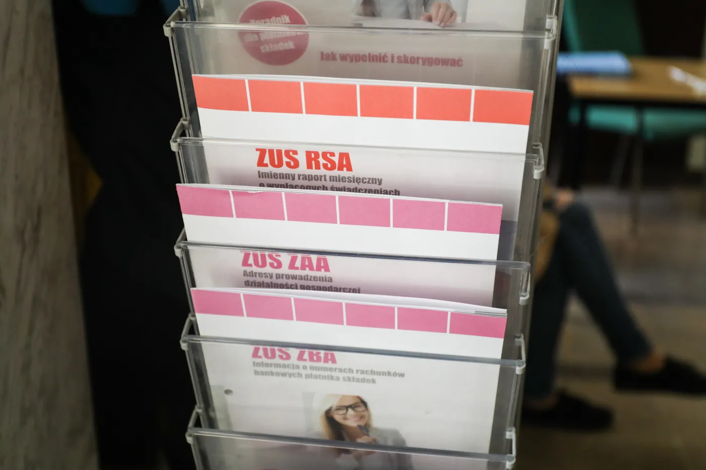 Zasiłek opiekuńczy pod lupą ZUS. Przez nowe przepisy możesz go łatwiej stracić