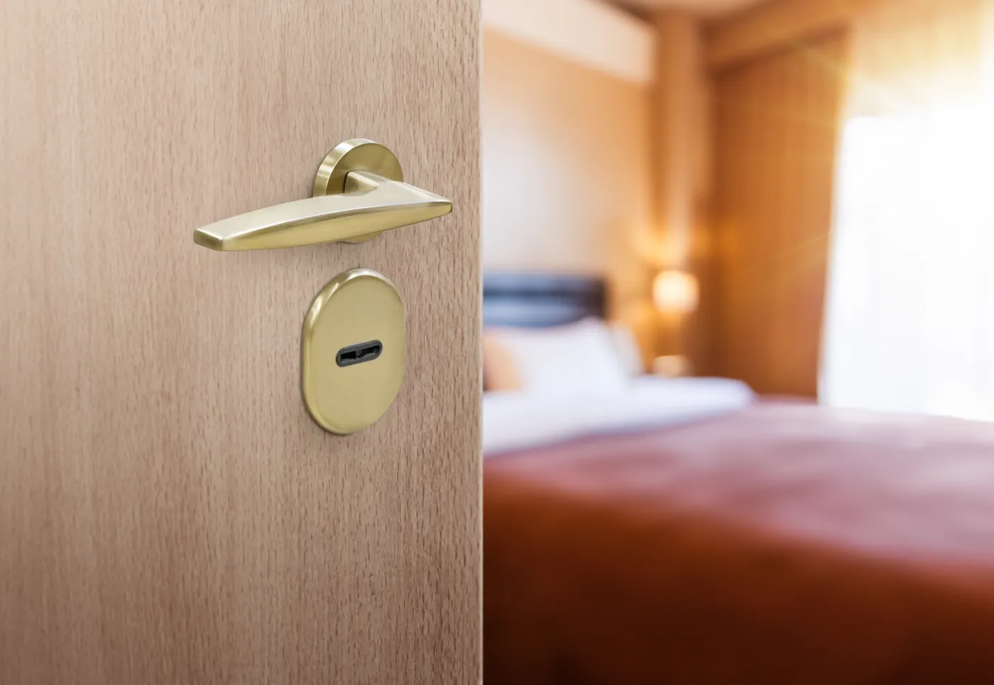 Po co telefon stacjonarny w pokoju hotelowym?