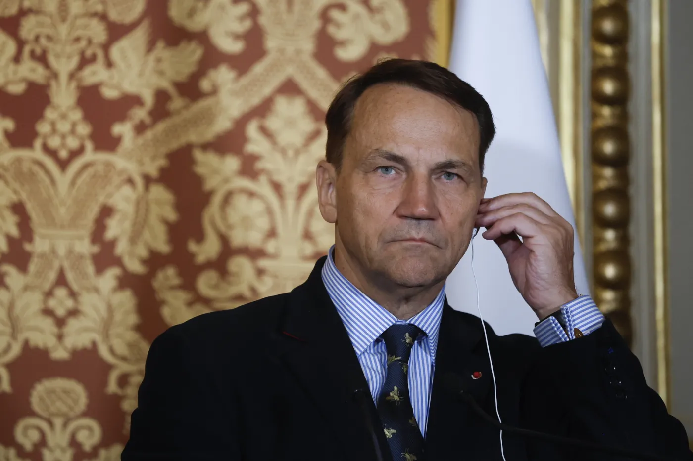 Sikorski chwali spadek importu ropy do Indii. "To uderzenie w finanse Rosji"