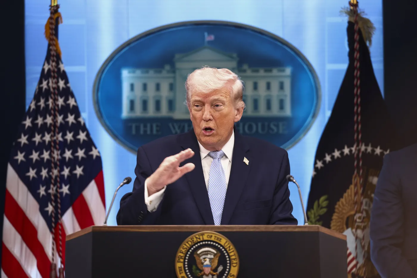 Izrael i Liban wstrzymują walki. Trump ogłasza rozejm