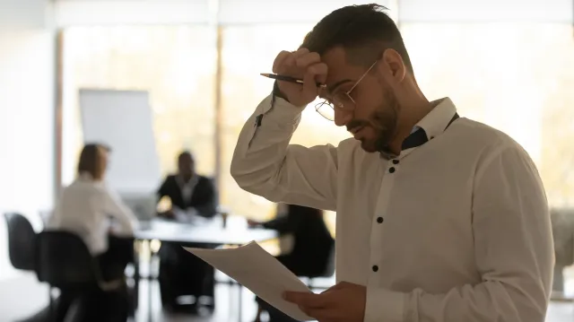 Tego pracodawcy robić nie wolno! O co chodzi? O niezgodne z prawem zapisy w regulaminach, które ograniczają prawa pracowników