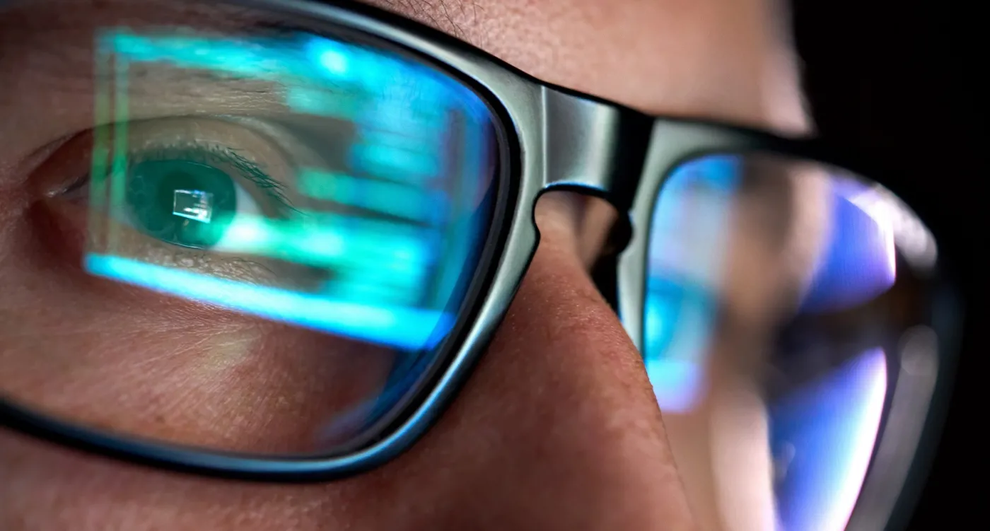Prywatność w dobie Meta Smartglasses. Czy Twoja twarz właśnie zarabia dla kogoś na TikToku?