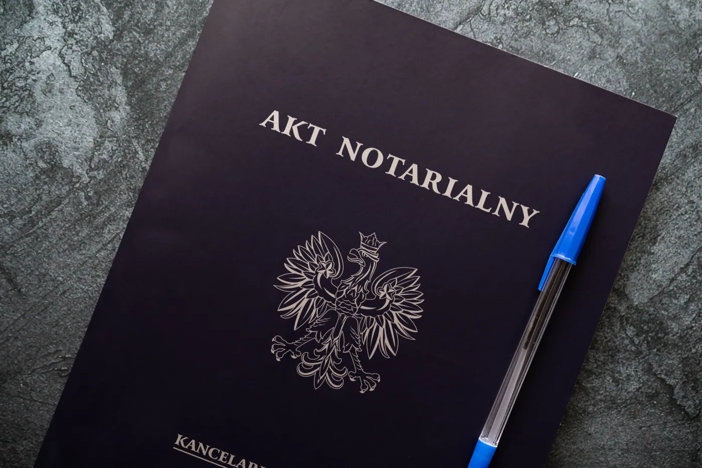 Zakup działek bez faktury. Czy wystarczy akt notarialny, żeby odliczyć VAT?