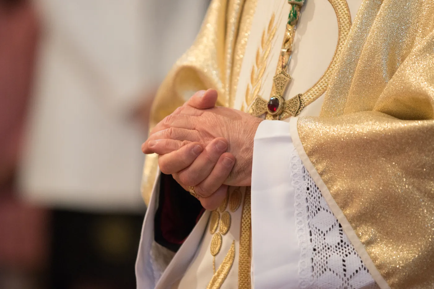 Przełomowa sprawa w Tarnowie. Ruszył proces biskupa oskarżonego o tuszowanie pedofilii